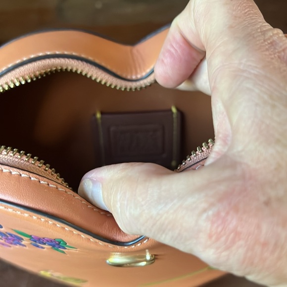 Coach Heart shaped bag - Picture 4 of 5